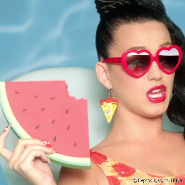 Katy Perry criou decora??es tem?ticas como essa de pizza, que imita a mistura de queijo e ketchup